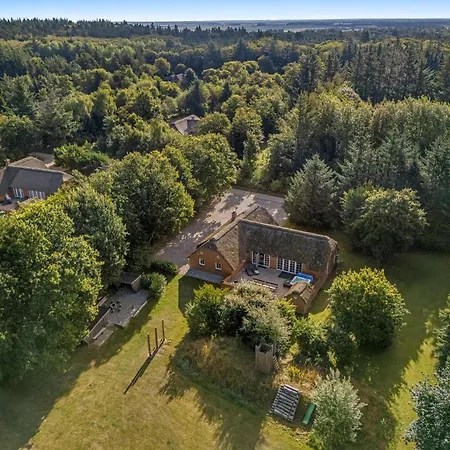 Semesterbostad Beautiful Pool House With Enclosed Terrace, Outdoor Hot Tub, Activity Room, Shelter And Fire Pit *