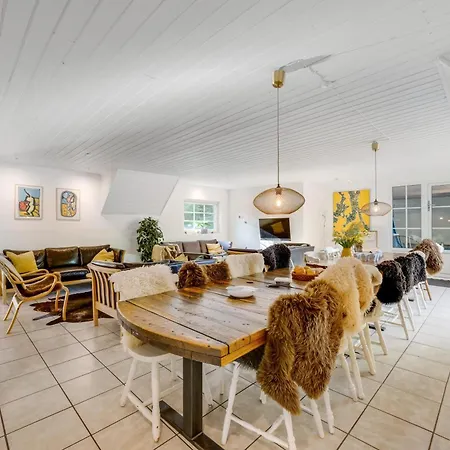 Beautiful Pool House With Enclosed Terrace, Outdoor Hot Tub, Activity Room, Shelter And Fire Pit * Ulfborg