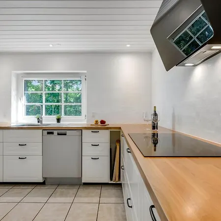 Beautiful Pool House With Enclosed Terrace, Outdoor Hot Tub, Activity Room, Shelter And Fire Pit Semesterbostad Ulfborg
