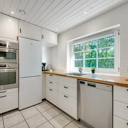 Semesterbostad Beautiful Pool House With Enclosed Terrace, Outdoor Hot Tub, Activity Room, Shelter And Fire Pit Ulfborg