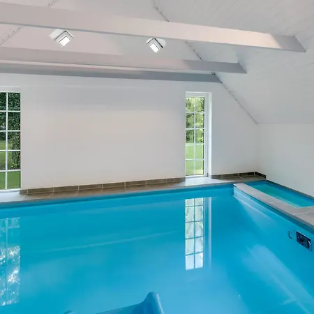 Beautiful Pool House With Enclosed Terrace, Outdoor Hot Tub, Activity Room, Shelter And Fire Pit Semesterbostad *