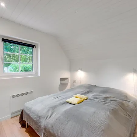Beautiful Pool House With Enclosed Terrace, Outdoor Hot Tub, Activity Room, Shelter And Fire Pit *