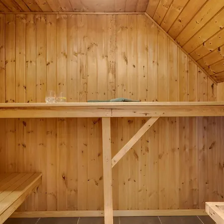 Beautiful Pool House With Enclosed Terrace, Outdoor Hot Tub, Activity Room, Shelter And Fire Pit Ulfborg