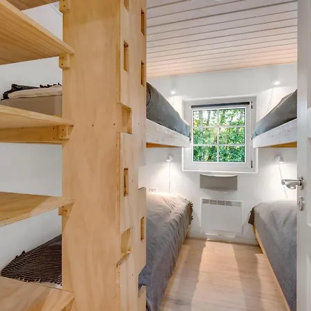 Semesterbostad Beautiful Pool House With Enclosed Terrace, Outdoor Hot Tub, Activity Room, Shelter And Fire Pit