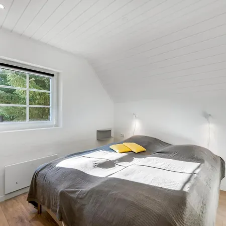 Beautiful Pool House With Enclosed Terrace, Outdoor Hot Tub, Activity Room, Shelter And Fire Pit Semesterbostad