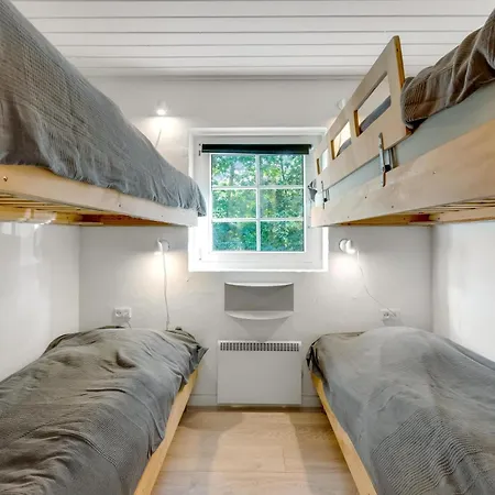Beautiful Pool House With Enclosed Terrace, Outdoor Hot Tub, Activity Room, Shelter And Fire Pit Ulfborg