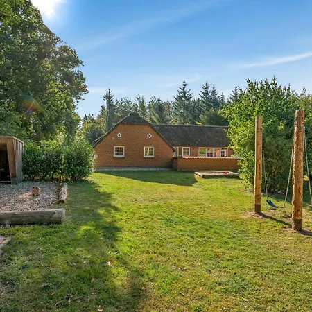 Beautiful Pool House With Enclosed Terrace, Outdoor Hot Tub, Activity Room, Shelter And Fire Pit Semesterbostad Ulfborg
